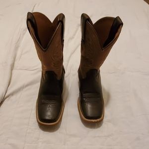 BRAND NEW BOYS ARIATS
